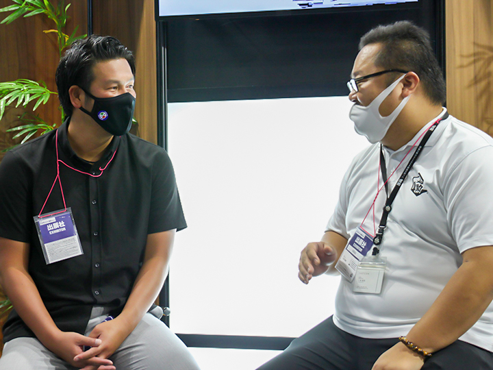 三浦龍徳と巻祐樹様の対話の写真